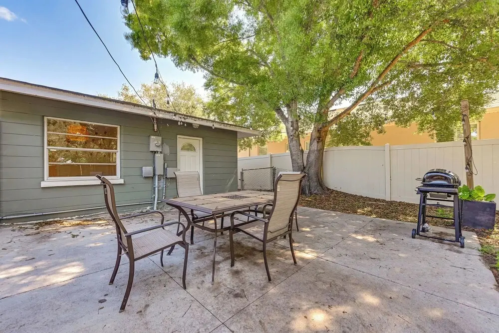 Sarasota Home w/ Patio & Gas Grill: 2 Mi to Beach!