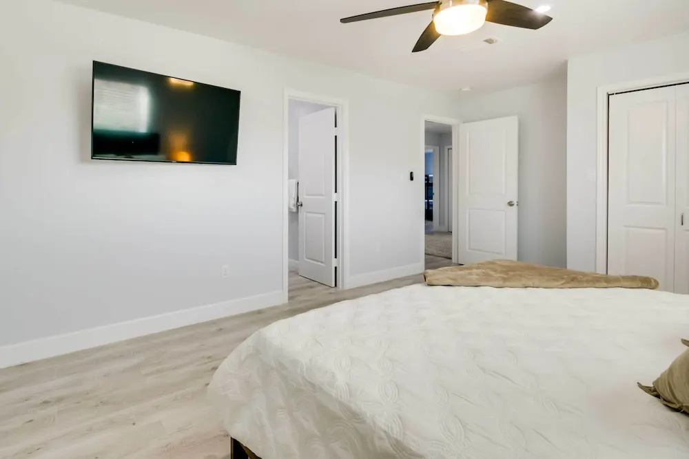 Spacious San Jacinto River Home w/ Waterfront Deck