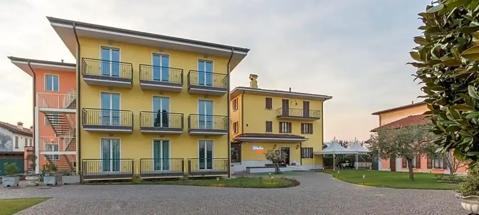 Hotel Panineria Colombera Rossa