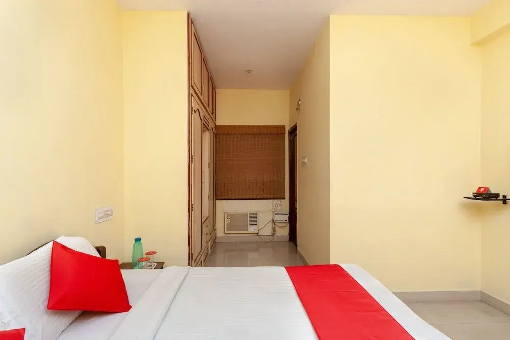 Oyo 7853 Pearl Corporate Residency