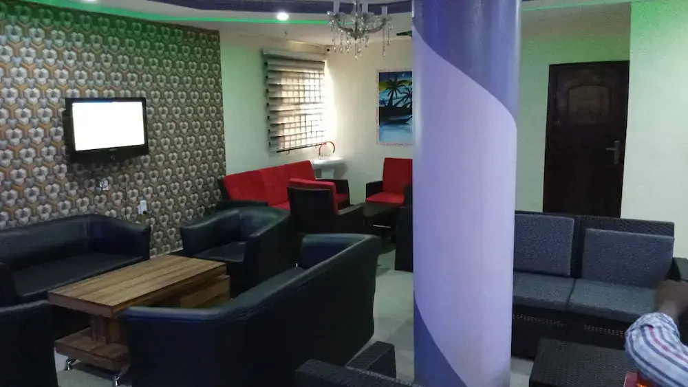 De-Bliss Gold Hotel & Suites