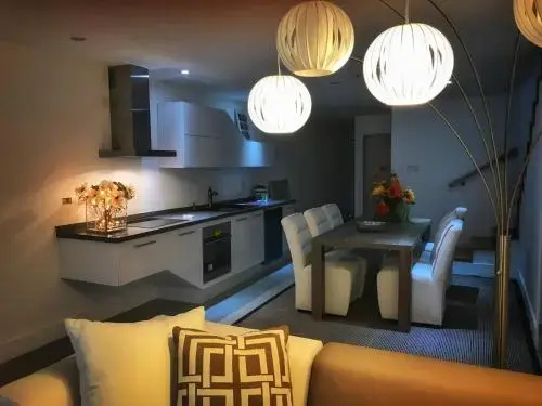 Large Luxury apartment on Palm Beach