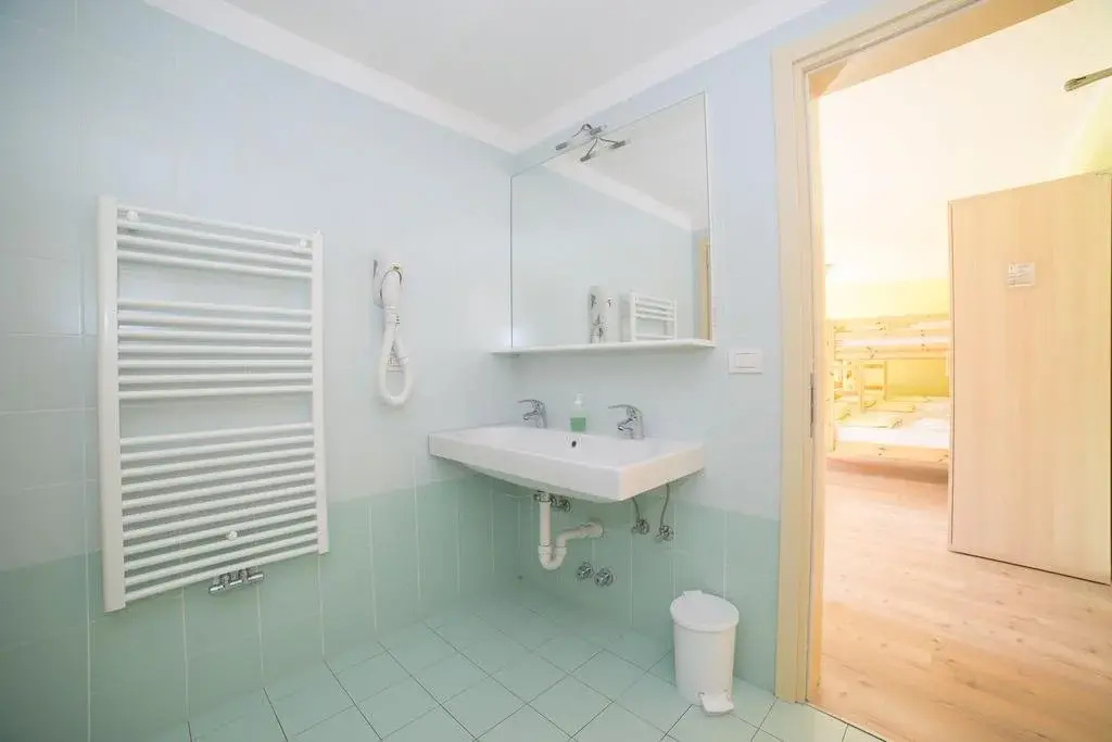 Hostel L'Ost - Ostello di Grumes