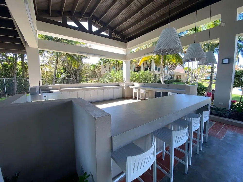 Giovanni Beachfront Community w Pools