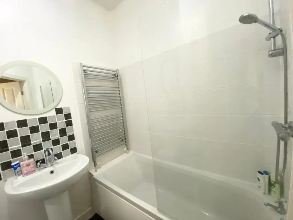 Thepropertyfocus - Stylish 2-bedroom House