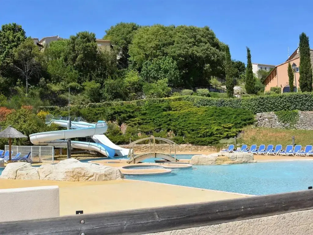 Maison Duplex avec Piscines à Salavas - 6 Personnes, Animaux Admis, Parking, Terrasse et WiFi - FR-1-382-136