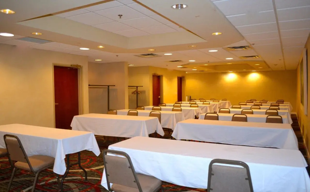 Holiday Inn Express Hotel & Suites Waterford by IHG