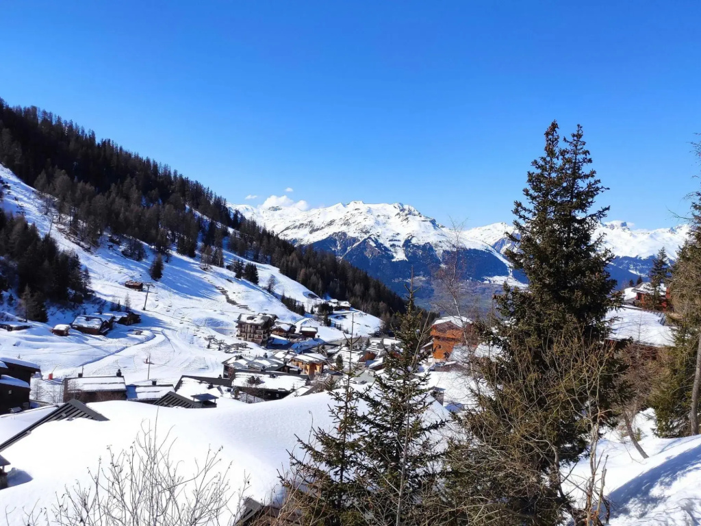 Atmospheric 14-person Chalet in Plagne 1800