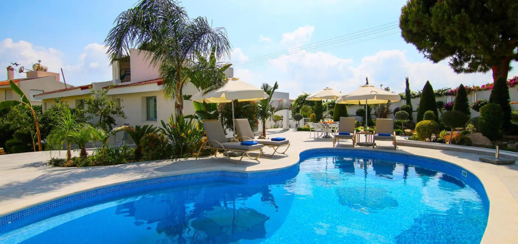 Phaedrus Living: Luxury Villa Ellison
