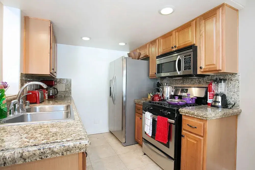 Awesome Multi Level - Large Patio - Fast WIFI - Work Desks - Self Check In! (CM-2)