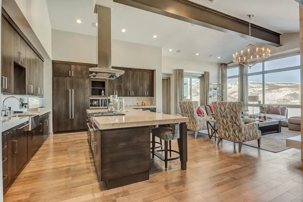 Three Bedroom Penthouse 3 Apartment Hotel by RedAwning