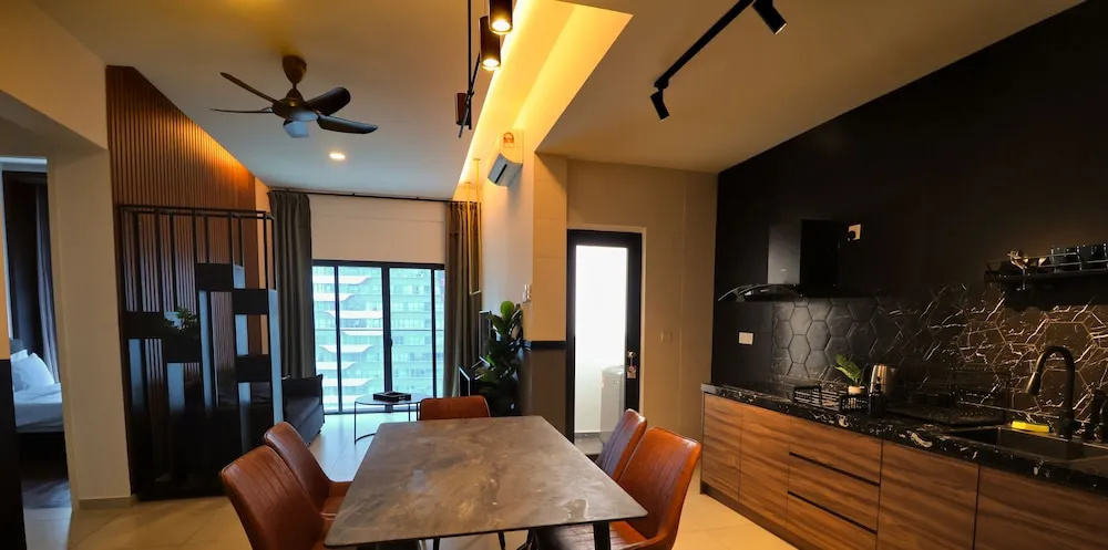 REIZZ RESIDENCE BY BERJAYA
