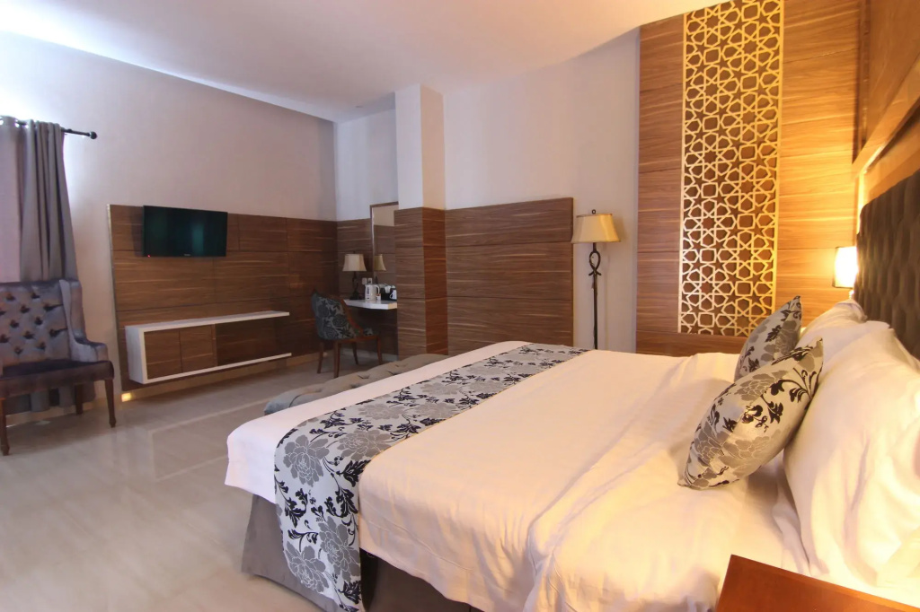 Grand Amira Hotel