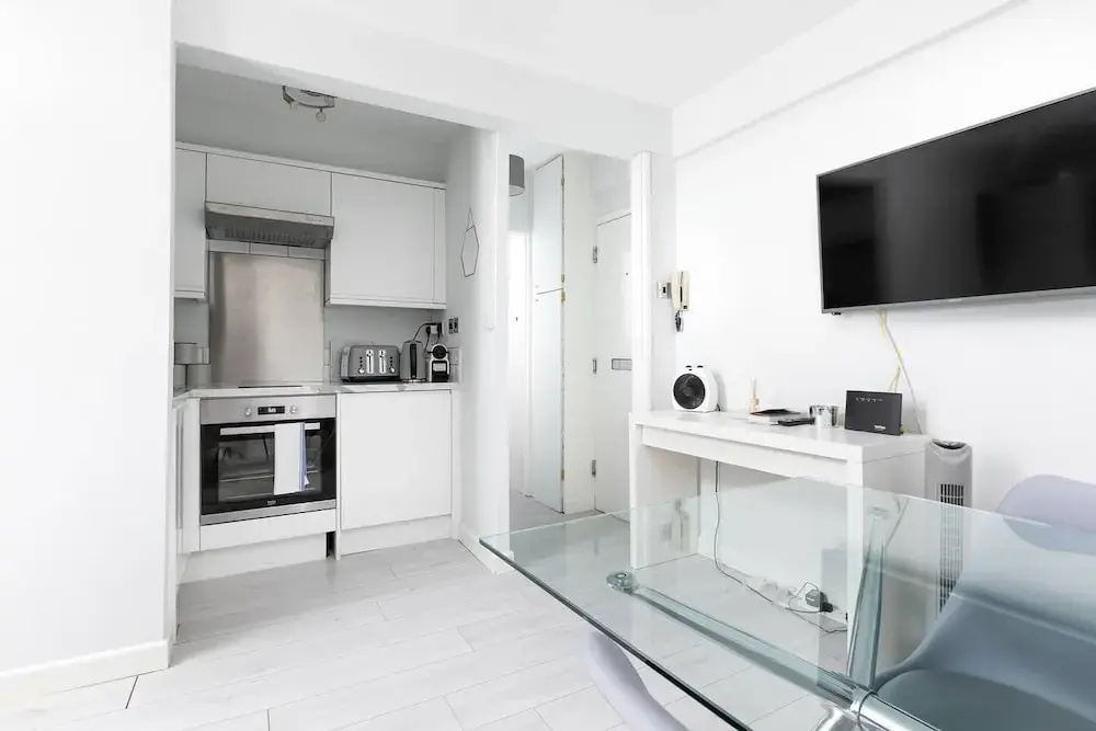 Shepherd's Bush Flat near Westfield