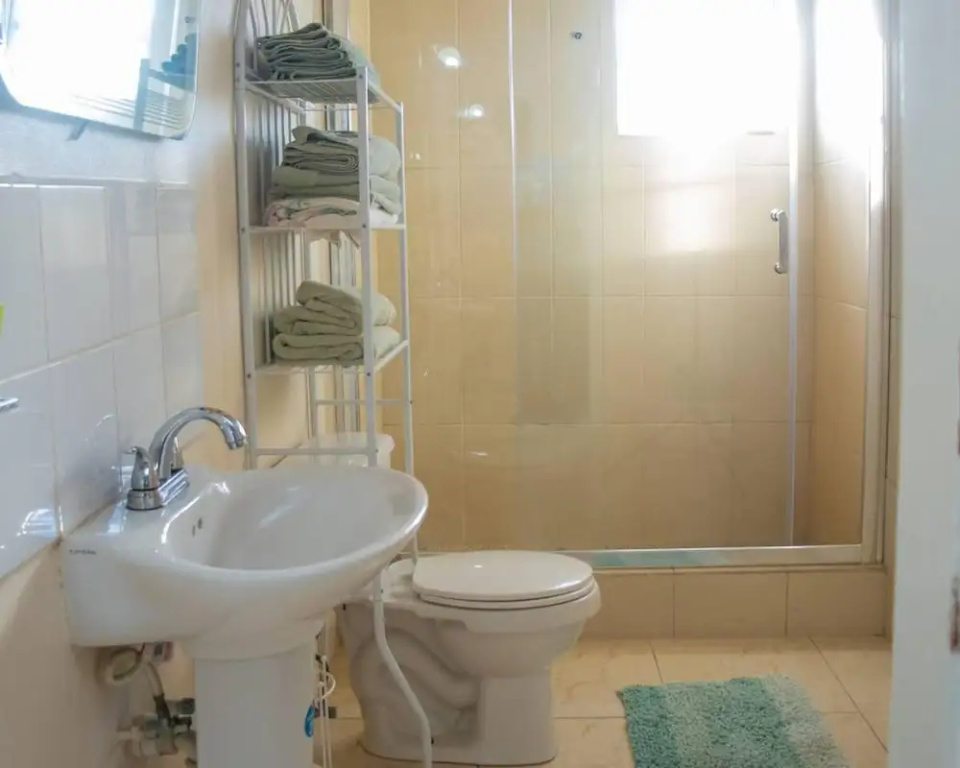 Amazing 2 Bedroom apt 1 Warm, Cosy, Comfortable