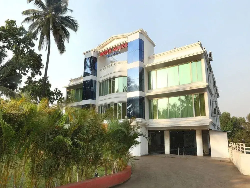 OYO 12817 White house beach resort