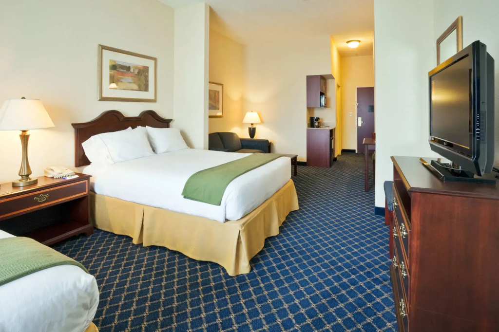 Holiday Inn Express Hotel & Suites Dothan North by IHG