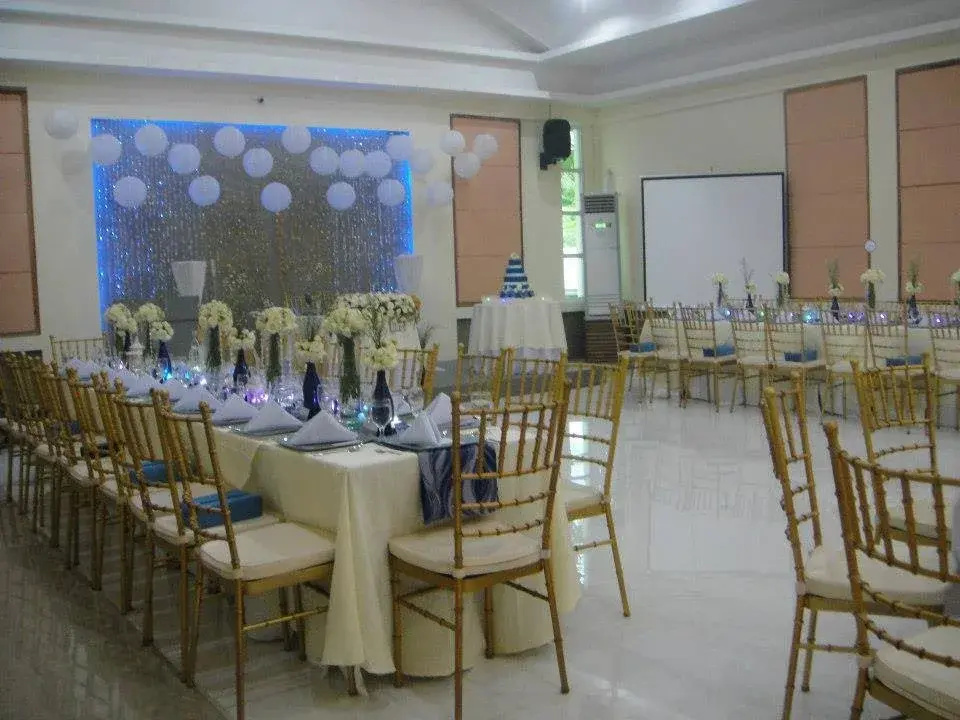 Valley Hotel