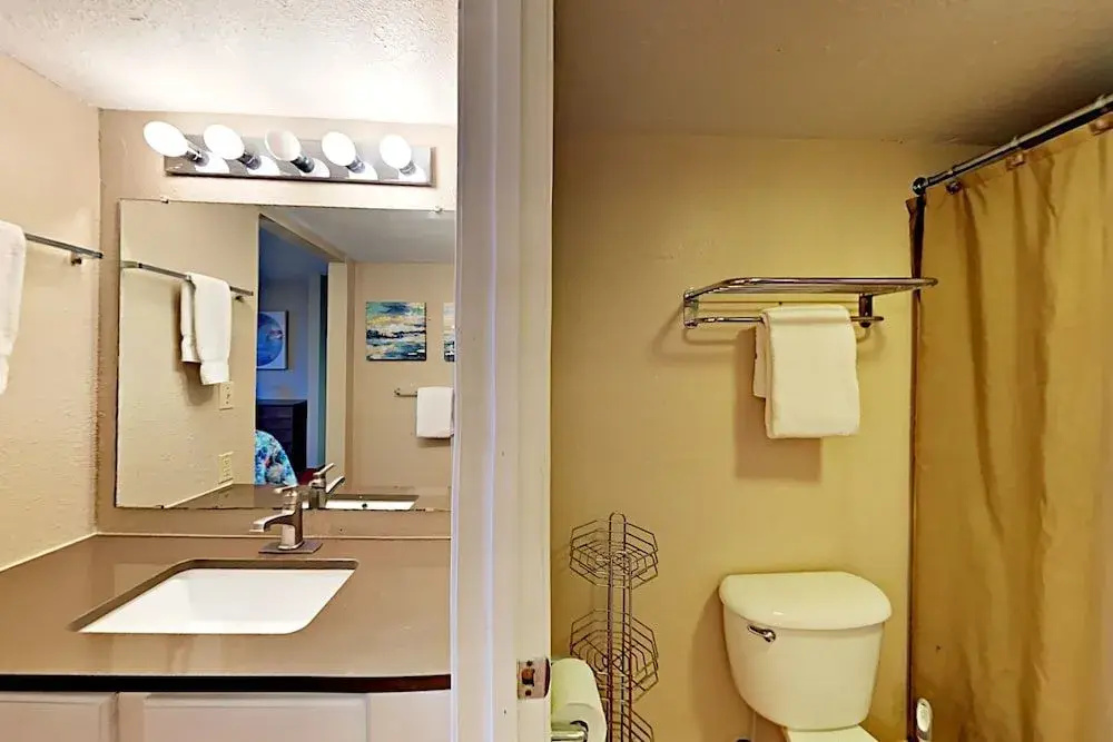 143 Sea Breeze 1 Bedroom 1 Bathroom Condo
