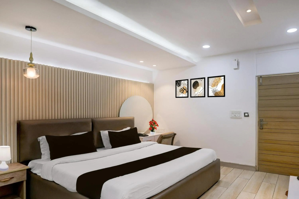 OYO 16736 Hotel Hm Crystal