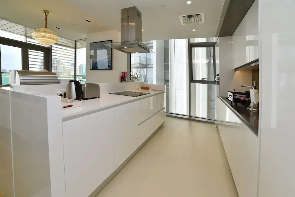 4BR Apt on Bluewater Island