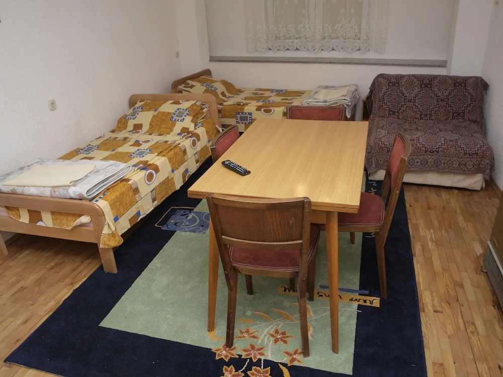 Bogdanoski Studios & Guest Rooms