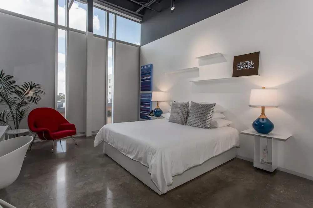 Hotel Revel