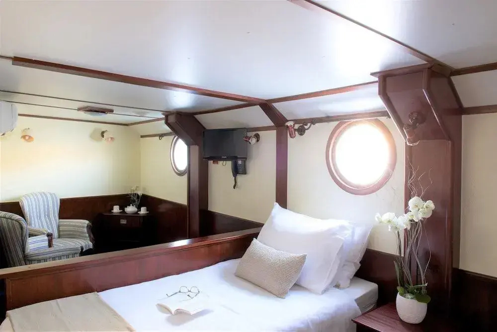 Bateau Hôtel Le Chardonnay