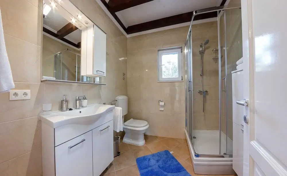 Beachfront Luxury Villa w. Pool & Large Garden
