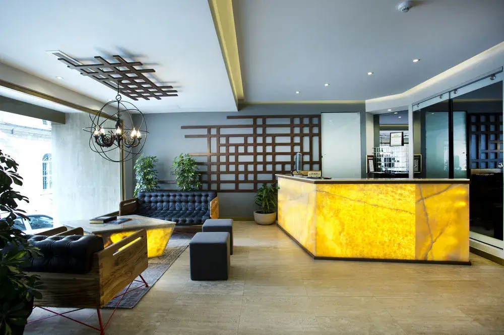 Tan Otel