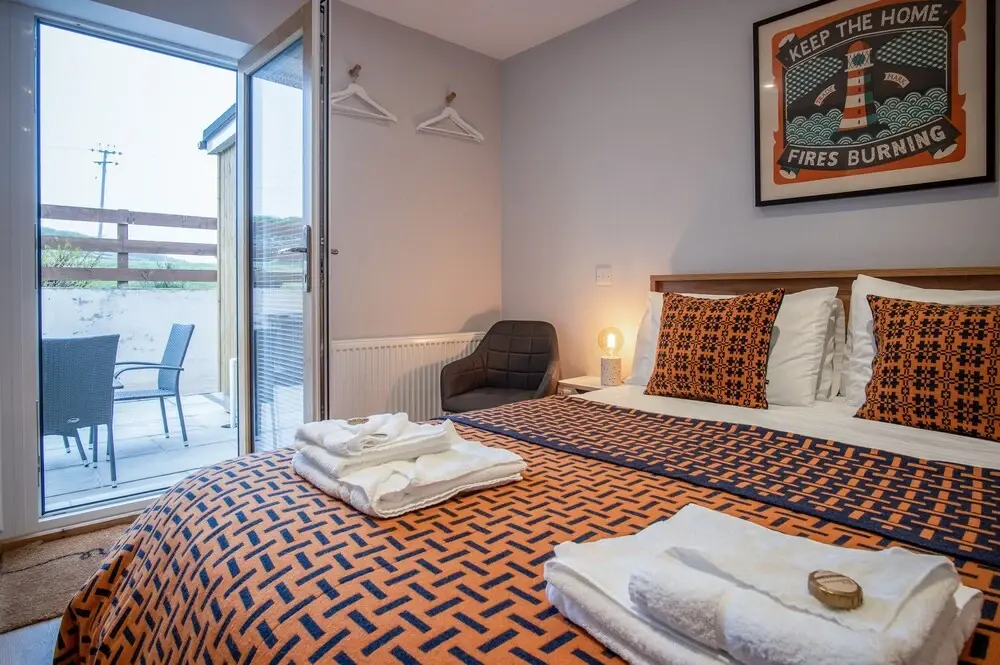 Grove - 1 Bedroom Apartment - Stepaside