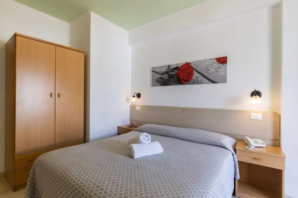 Hotel MARINELLA - Private Free Parking - Grotticelle Beach 200 m
