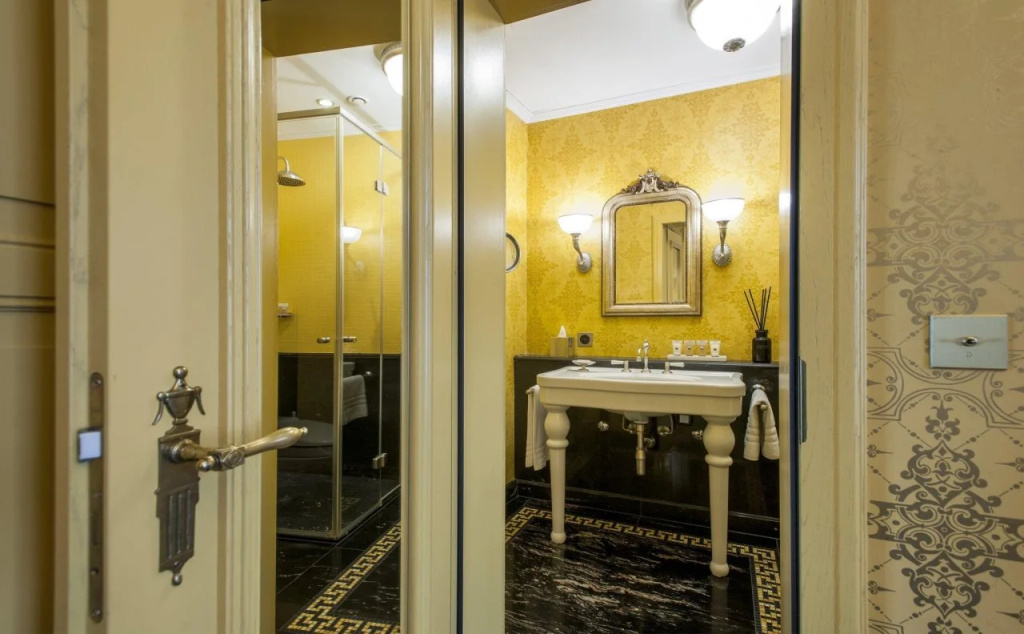 Grand Hotel LES TROIS ROIS