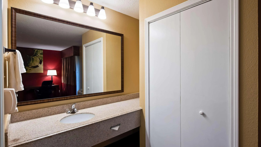 SureStay Plus by Best Western San Antonio Fiesta Inn