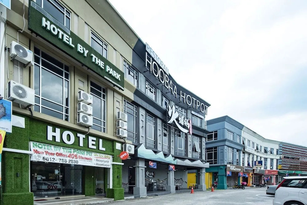 OYO 90231 Hotel By The Park Plt