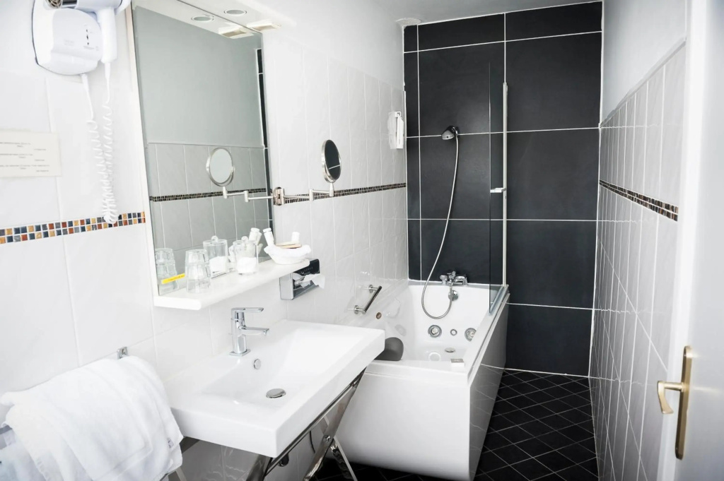 The Originals Boutique, Hôtel Auberge du Forgeron, Lille Sud