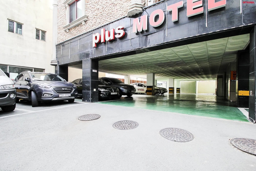 Plus Motel