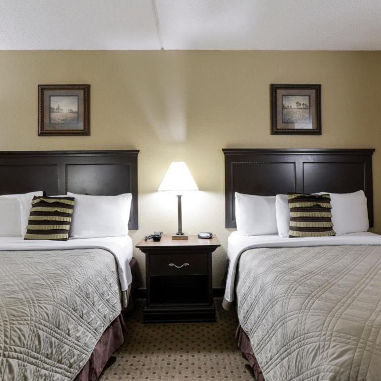 Grand View Inn & Suites
