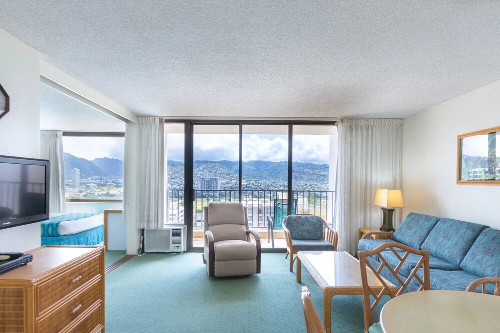 Updated 22nd Floor Waikiki Condo - Free parking & WiFi - Ideal for large family! by Koko Resort Vacation Rentals