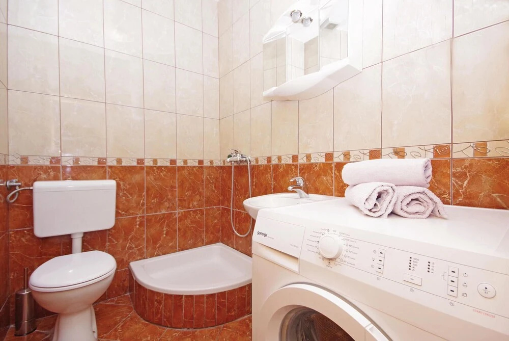 Amazing Home in Makarska With Wifi and 3 Bedrooms