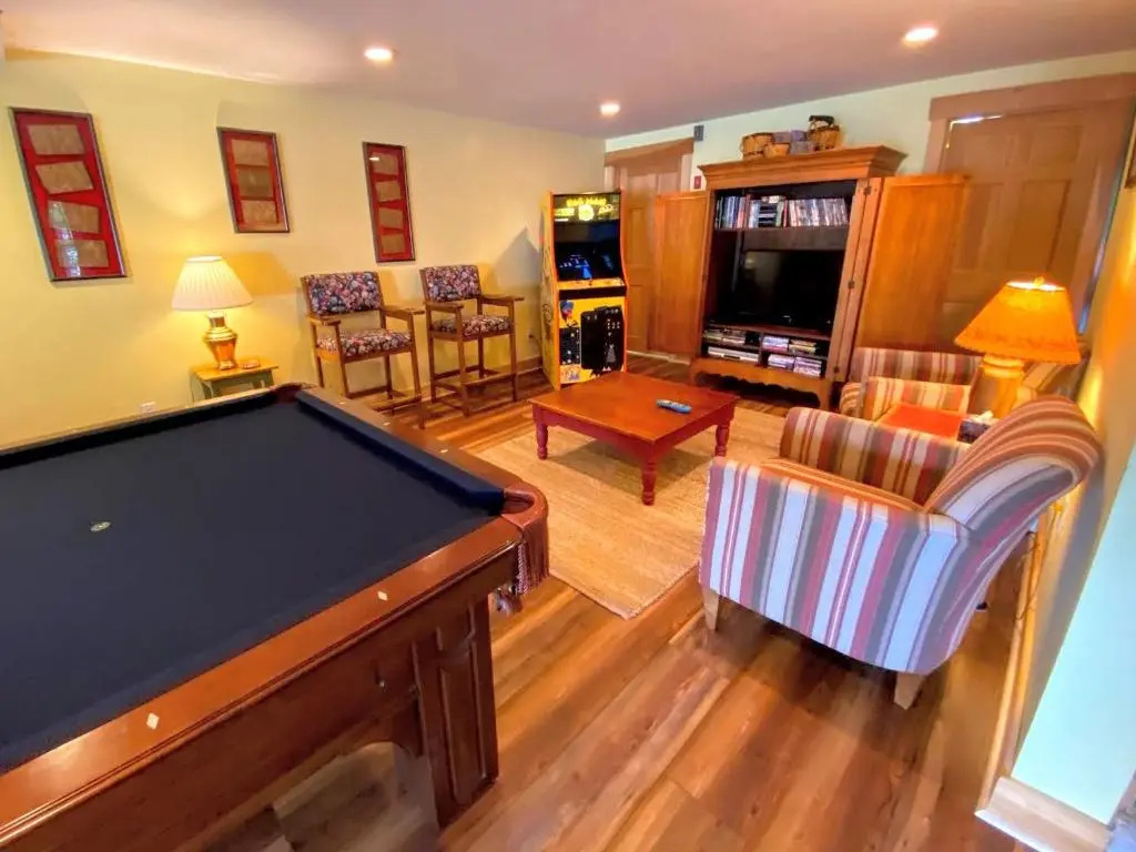 E5 Beautiful Bretton Woods slopeside home amazing views of Mount Washington Hot Tub AC