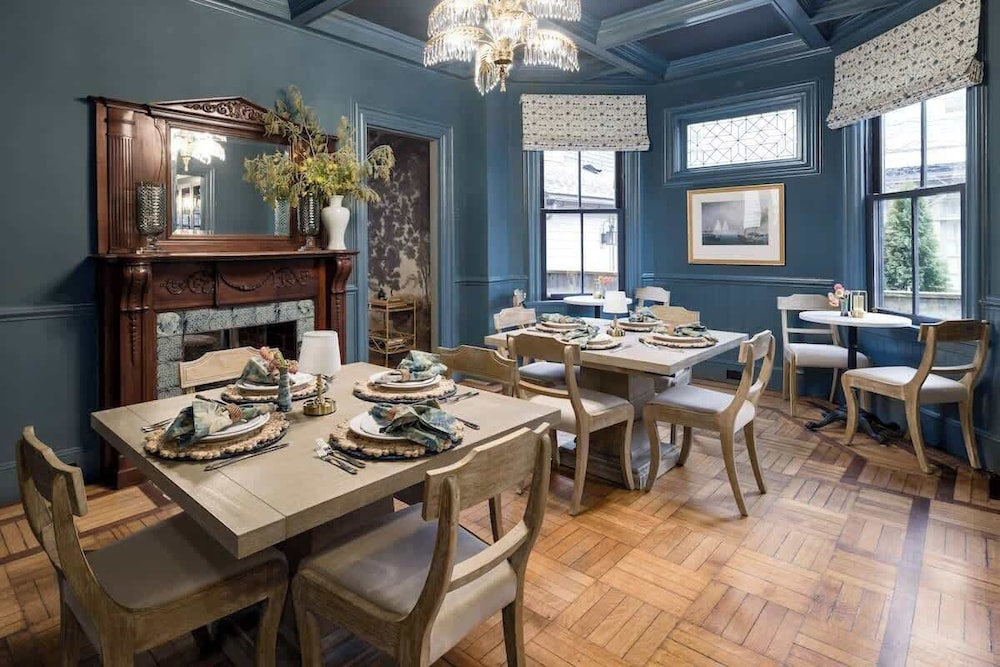 The Whale Suite Historic Coastal Luxury Newport