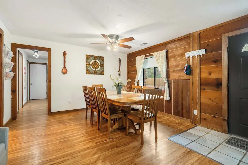 The Cozy Cottage Getaway - Private Pool & Hot Tub
