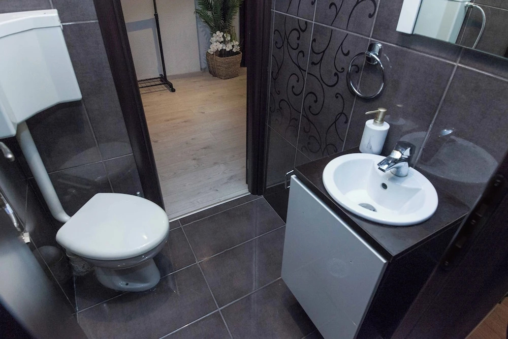 Luxurious 3 Bd Modern Apt in Dafni