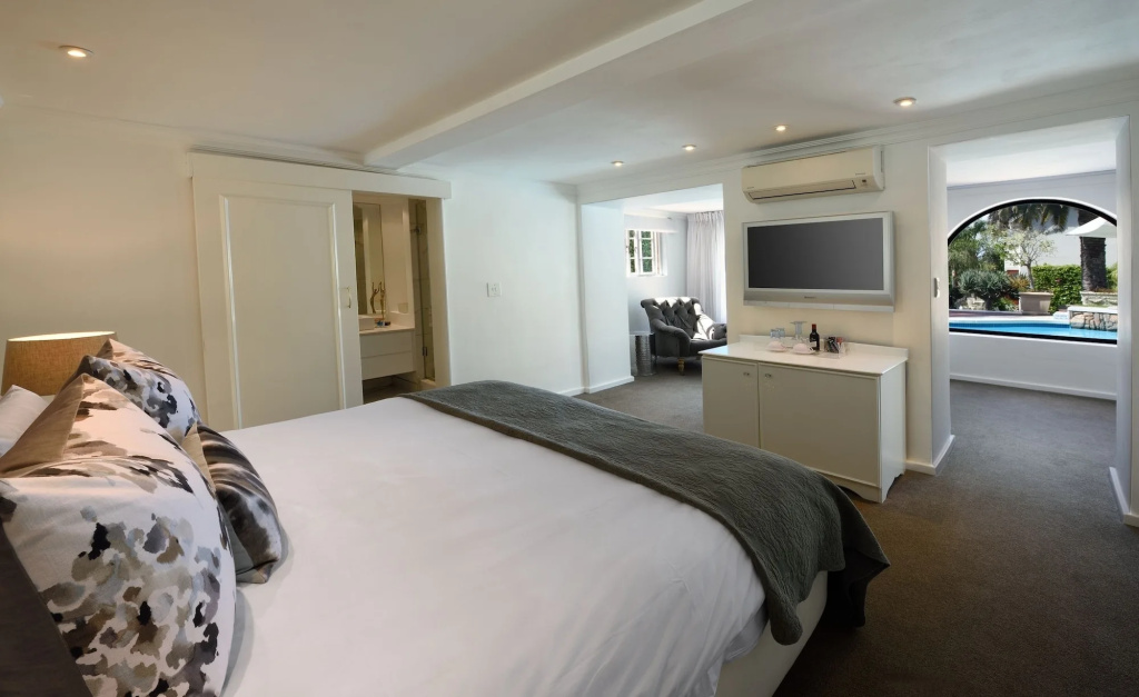 The Clarendon - Fresnaye
