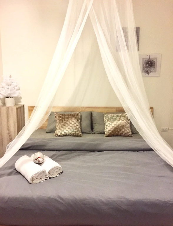 24 Poshtel Salaya