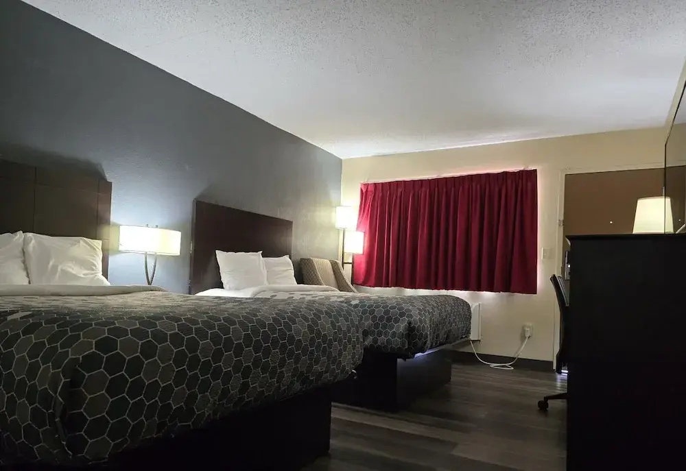 Econo Lodge Inn & Suites Mason City - Clear Lake