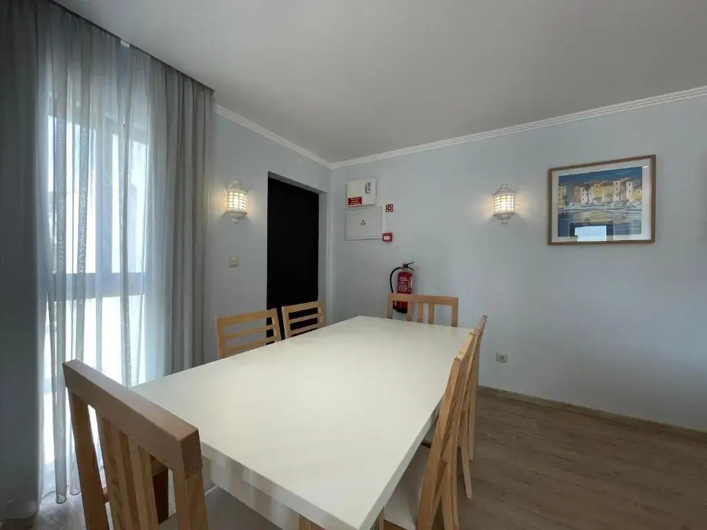 Apartamentos Honorio - Pool and Garden