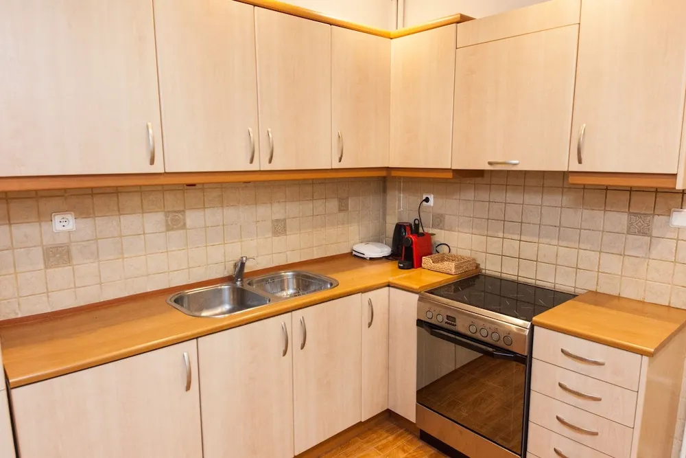 Luxury Pireas Stay New 2BR Urban Escape
