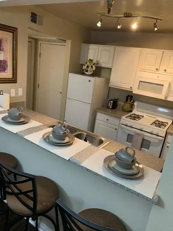 Hollywood Loft spacious with 2 beds and parking